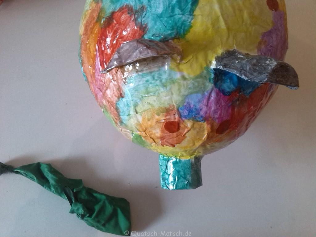 Ballon entfernen Pappmache