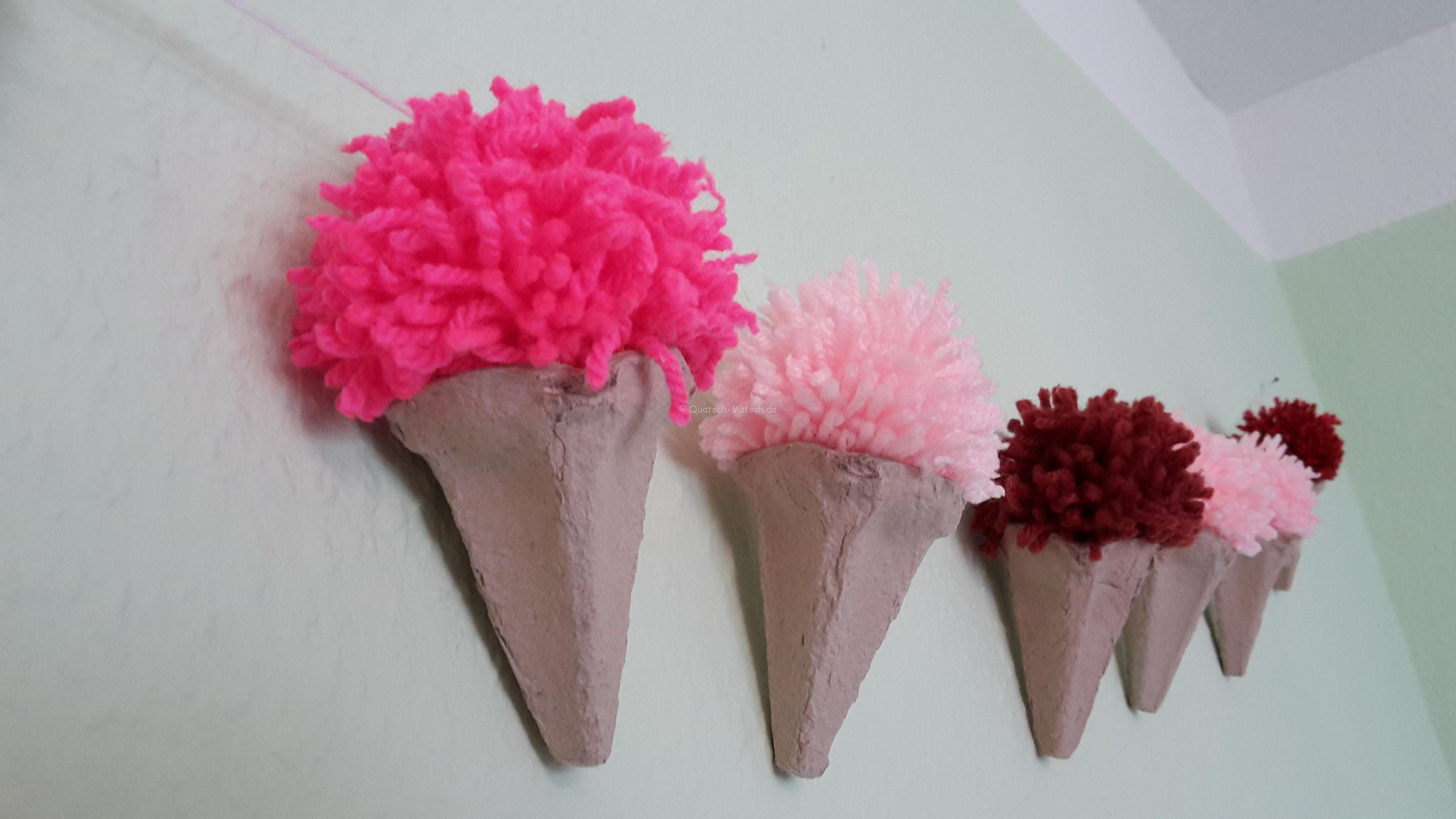 Eisgirlande aus Pom Poms – Sommerdeko