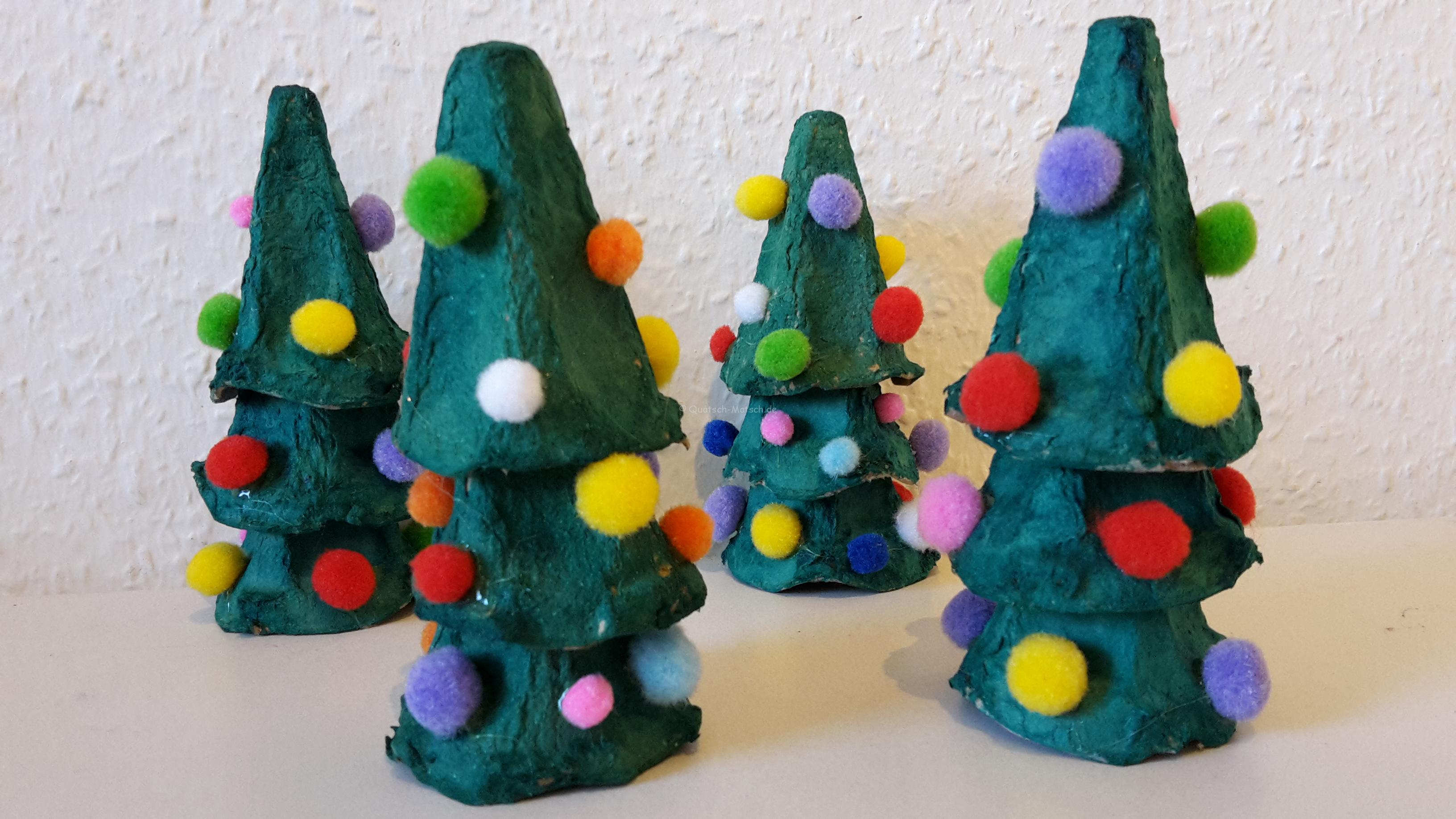 Weihnachtsbäume aus Eierkartons basteln