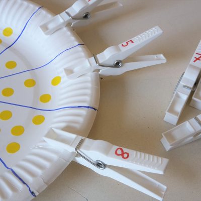 Mit Wäscheklammern zählen lernen – Montessori