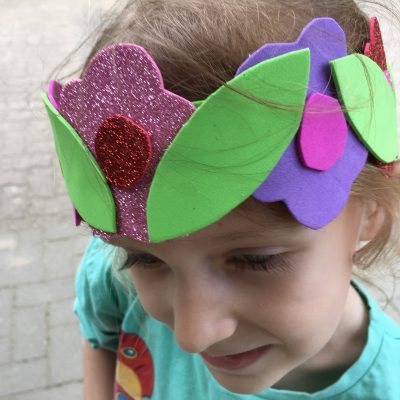 Blumenkrone aus Moosgummi – Für kleine Elfen und Feen