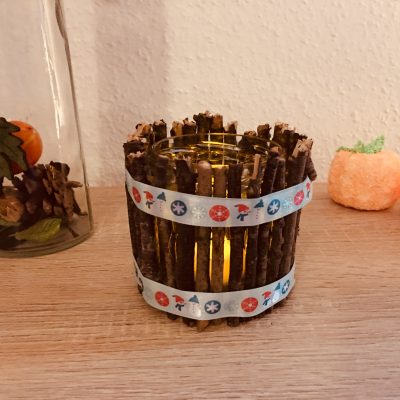 Windlicht aus kleinen Ästen – Basteln im Herbst