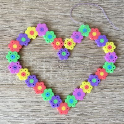 Geschenke die von Herzen kommen – Basteln mit Bügelperlen