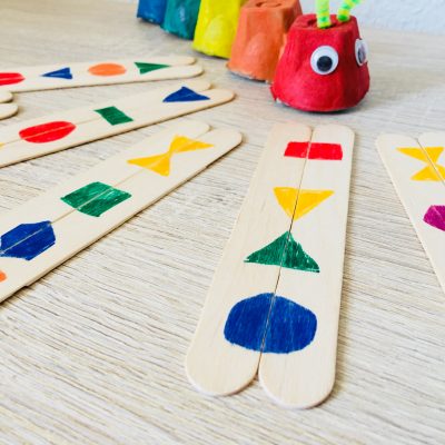 Formen finden mit Eisstielen – Mit Kindern spielen