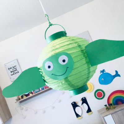 Eine Schildkröte aus einer Papierlaterne mit Kindern basteln