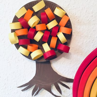Bunter Herbstbaum aus Pappteller – Basteln im Herbst