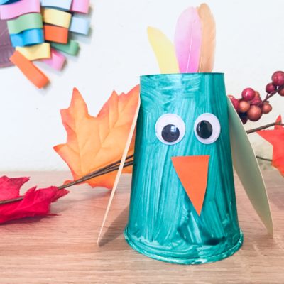 Bunte Eulen aus Pappbecher – Basteln im Herbst