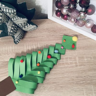 Weihnachtsbaum aus Papier mit Kindern basteln